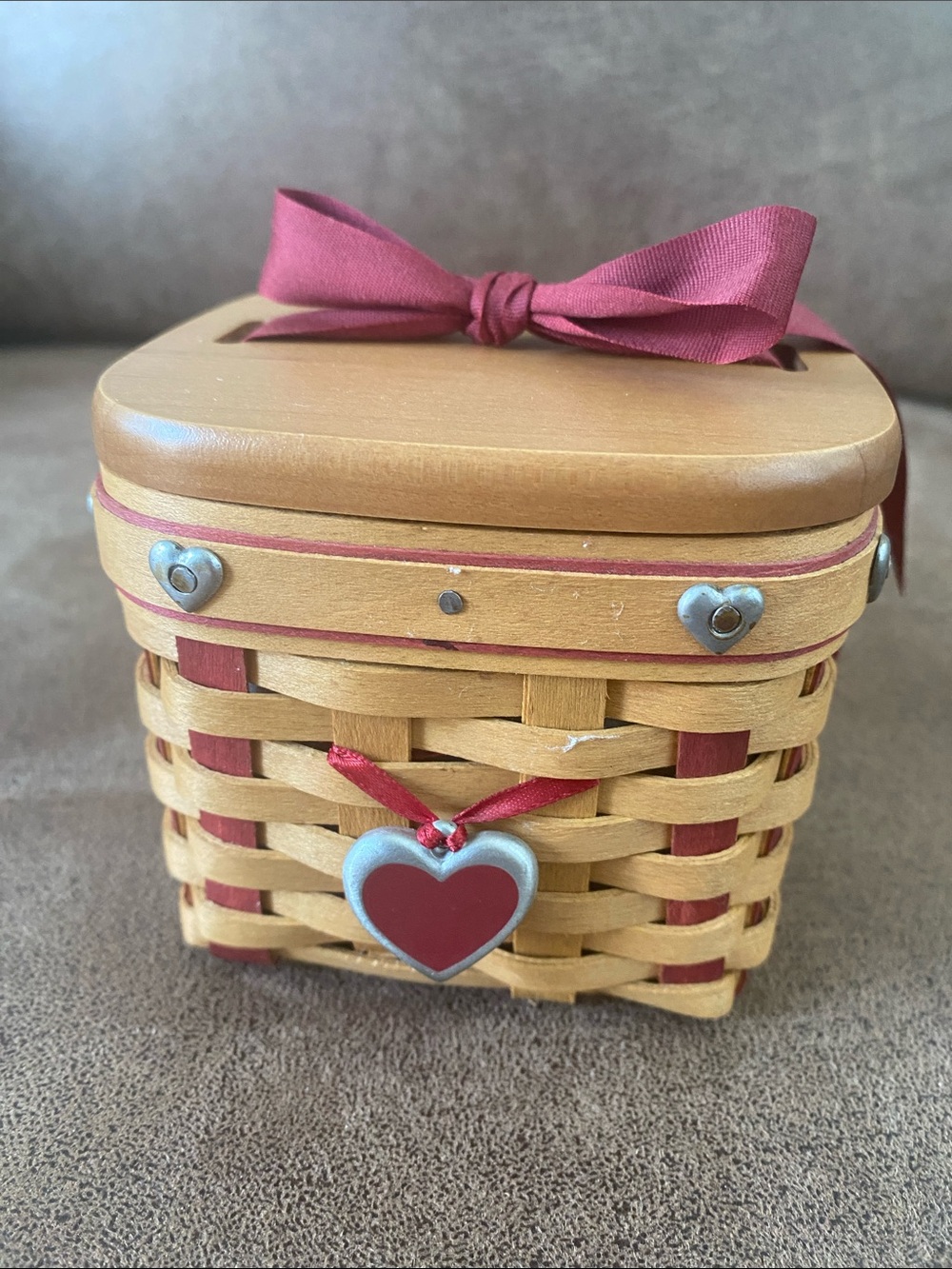 Longaberger 2002 Sweetest Gift Sweetheart Basket.